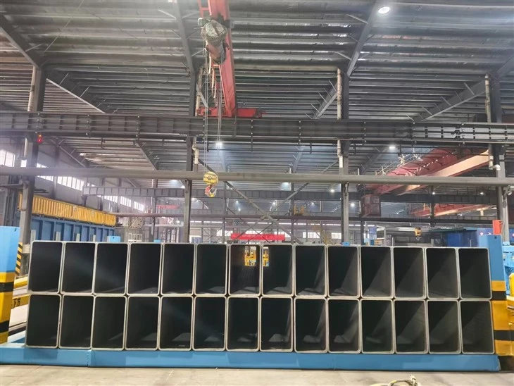 BLACK SQUARE TUBE factory